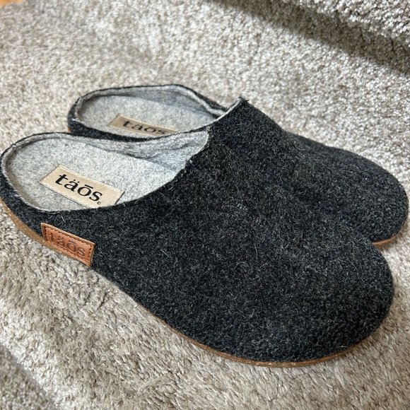 Taos Woolery Clogs. Made in Spain. EUC. Size 39/8.5-9. Wool. Comfort. Hippie. - Picture 1 of 12